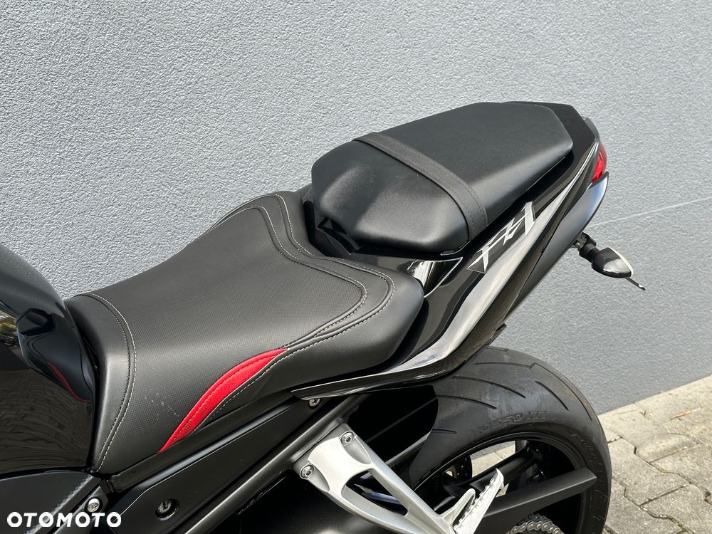Yamaha FZ - 12