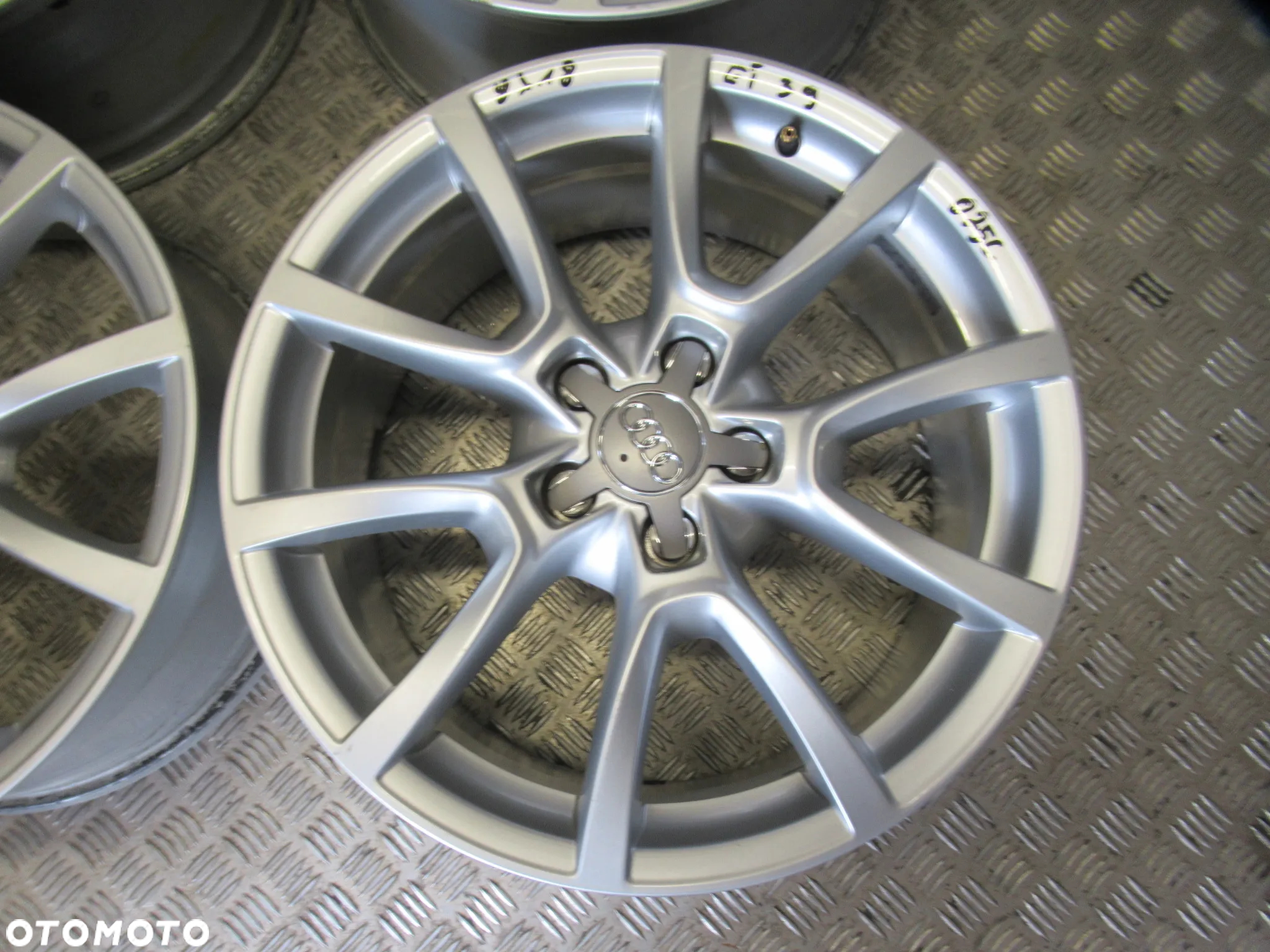 Felgi Audi Q2 Q3 Q5 A4 B8 B9 A6 8Jx18 et39 5x112 - 5