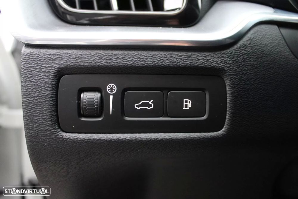 Volvo XC 60 2.0 T6 PHEV Inscription Expression AWD — fotografia 8