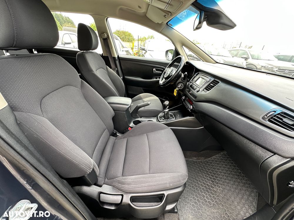 Kia Carens - 28