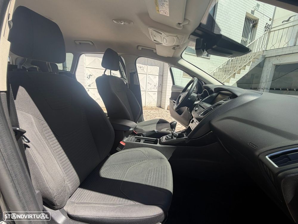 Ford Focus 1.5 TDCi ECOBlue Titanium - 29