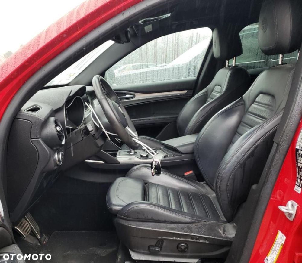 Alfa Romeo Stelvio - 8