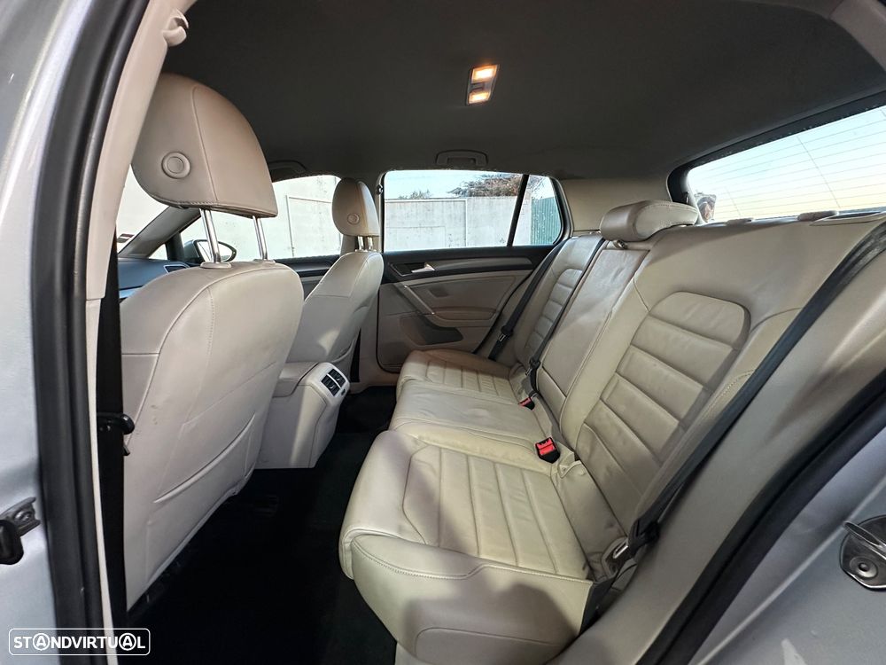 VW Golf 1.6 TDi Highline DSG - 37