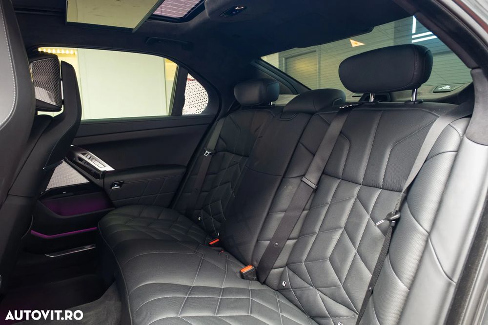 BMW Seria 7 750e xDrive - 34