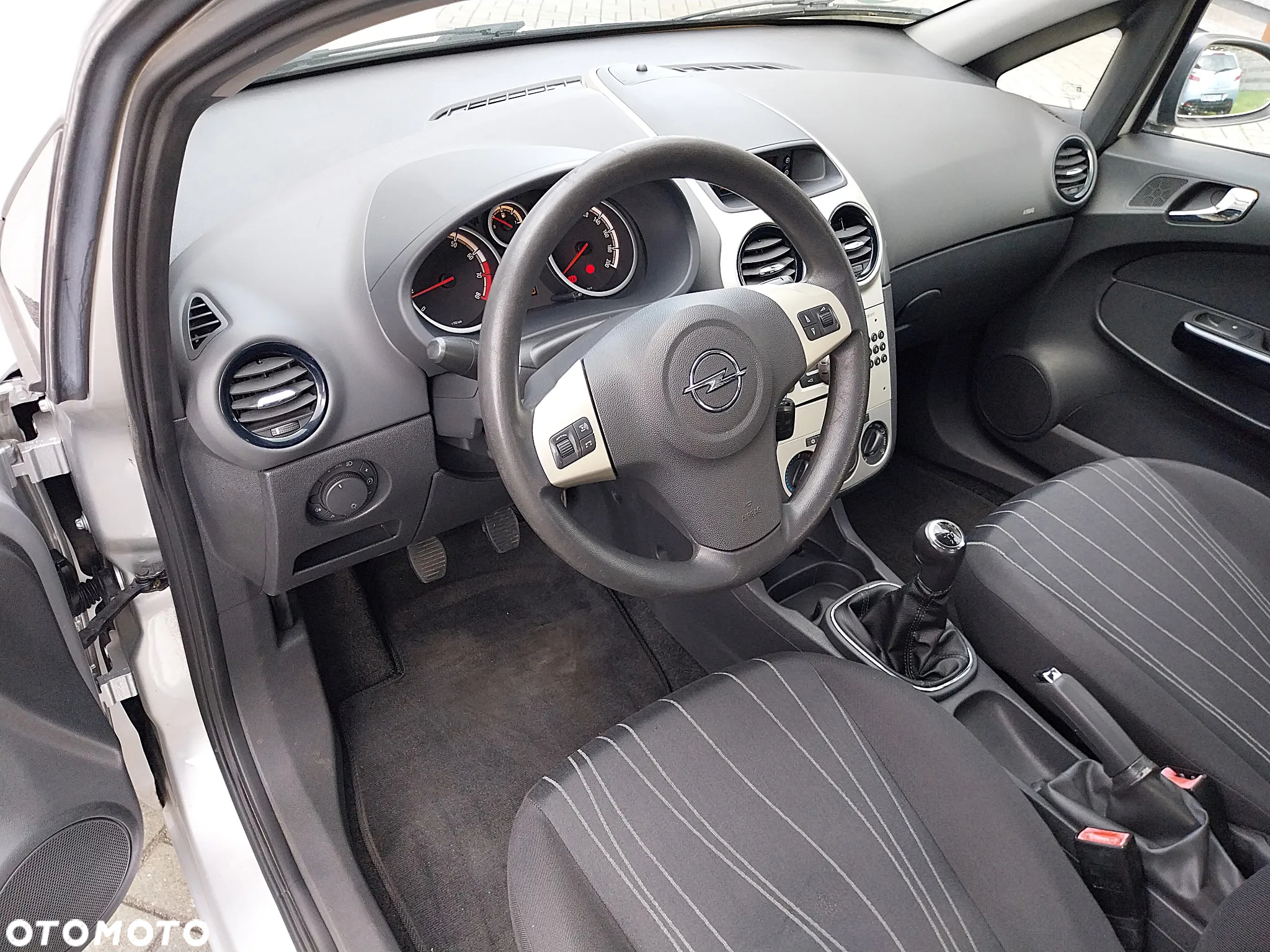 Opel Corsa 1.2 16V Edition - 14