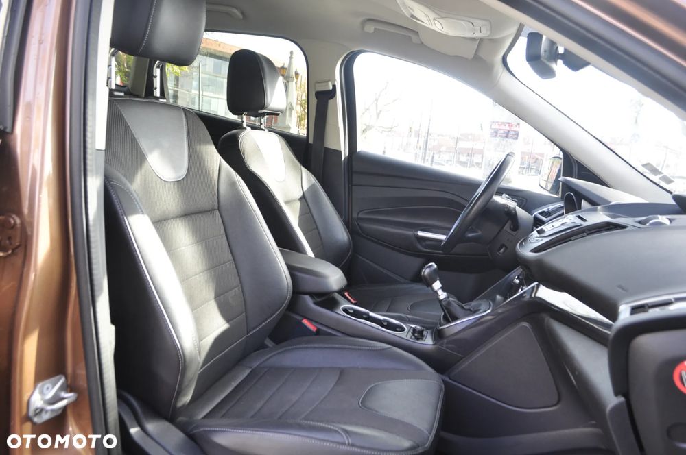 Ford Kuga 1.6 EcoBoost 2x4 Titanium - 6