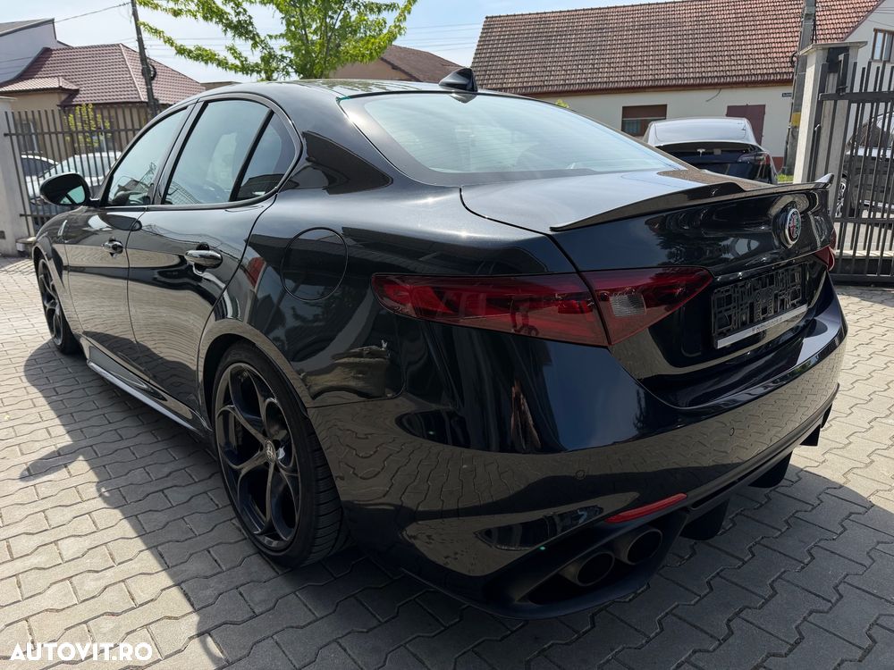 Alfa Romeo Giulia 2.9 V6 Bi-Turbo AT8 Quadrifoglio - 3