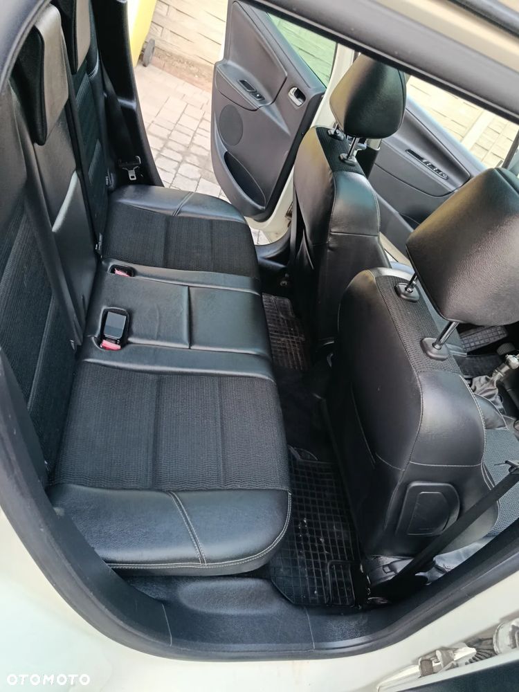 Peugeot 207 1.6 - 16
