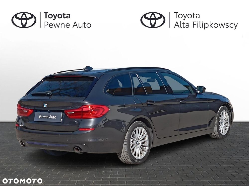 BMW Seria 5 520d Sport Line - 2