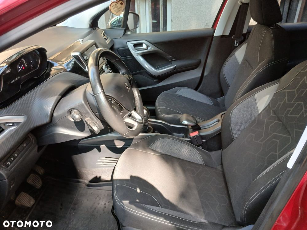 Peugeot 2008 1.2 Pure Tech Allure S&S - 11