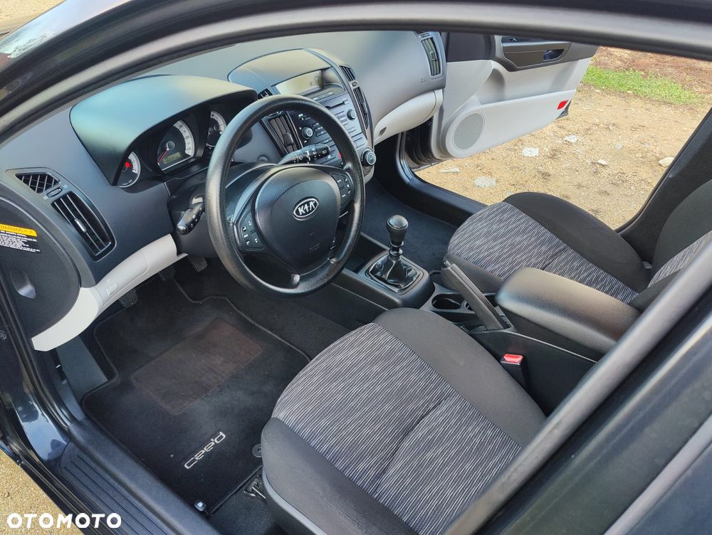 Kia Ceed 1.4 CVVT Attract - 29