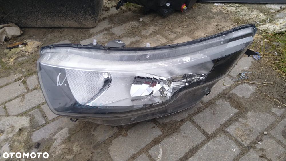 IVECO DAILY lampa lewa przód 20r. - 1