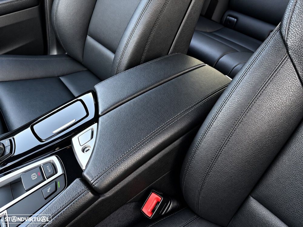 BMW 520 d Pack Desportivo M Auto - 13