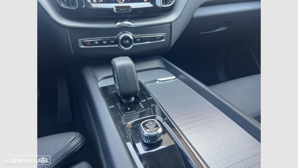 Volvo XC 60 2.0 T8 PHEV Plus Dark AWD - 17