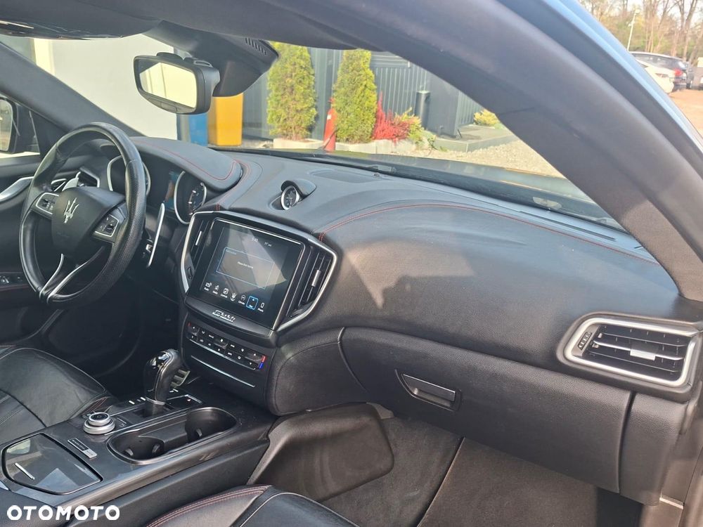 Maserati Ghibli GranSport - 18