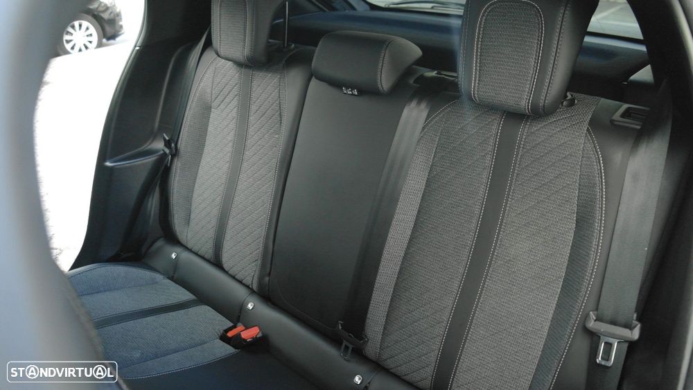 Peugeot 208 1.2 PureTech Allure - 19