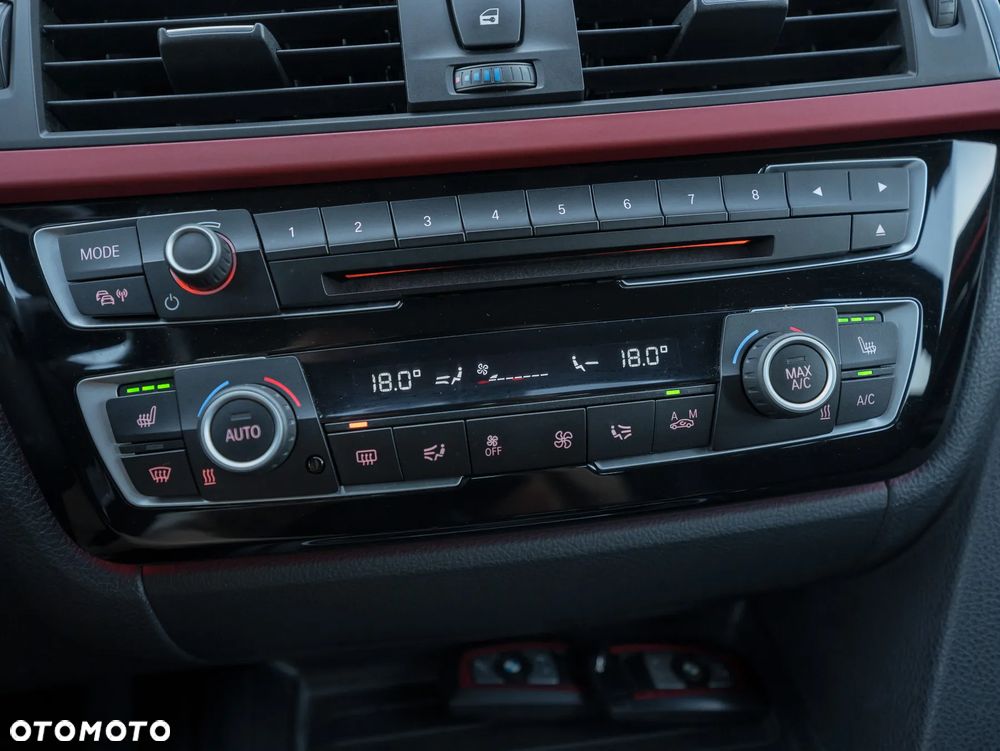 BMW Seria 3 318d Sport Line - 32