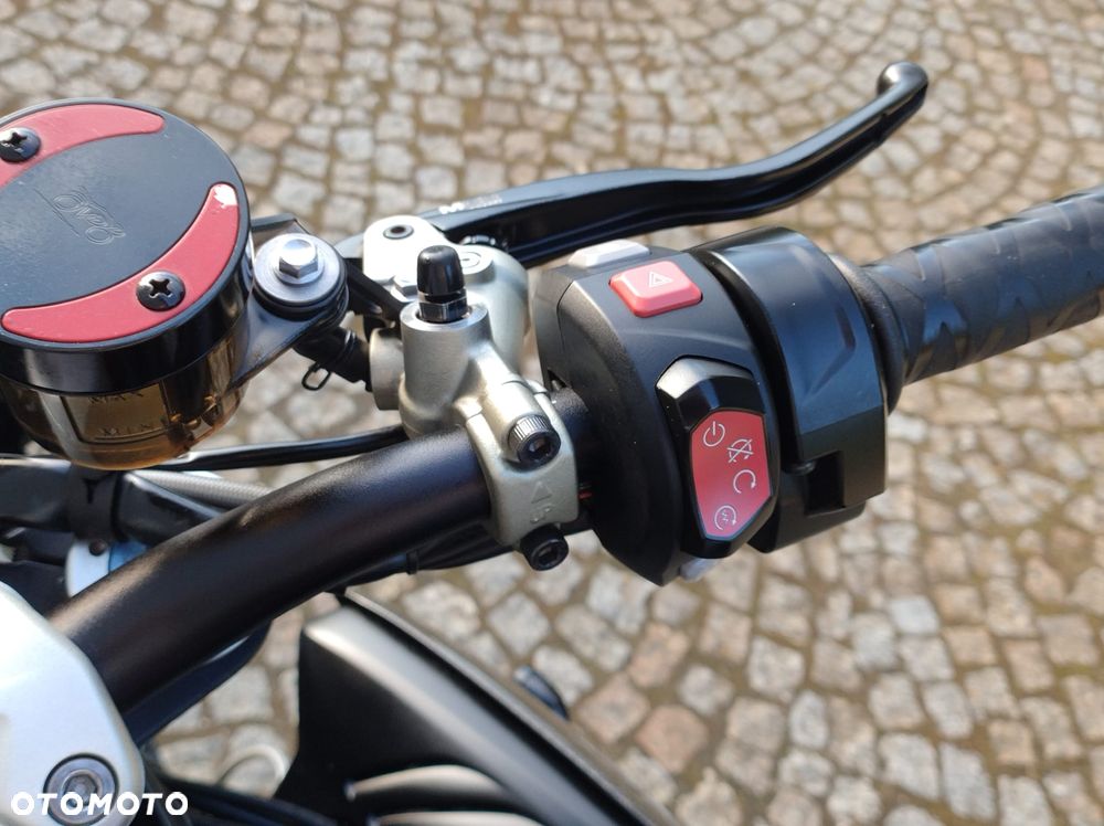 Triumph Speed Triple - 18