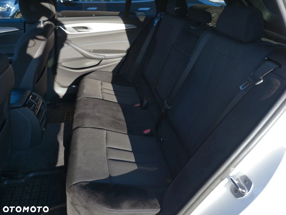 BMW Seria 5 520d xDrive M Sport sport - 24