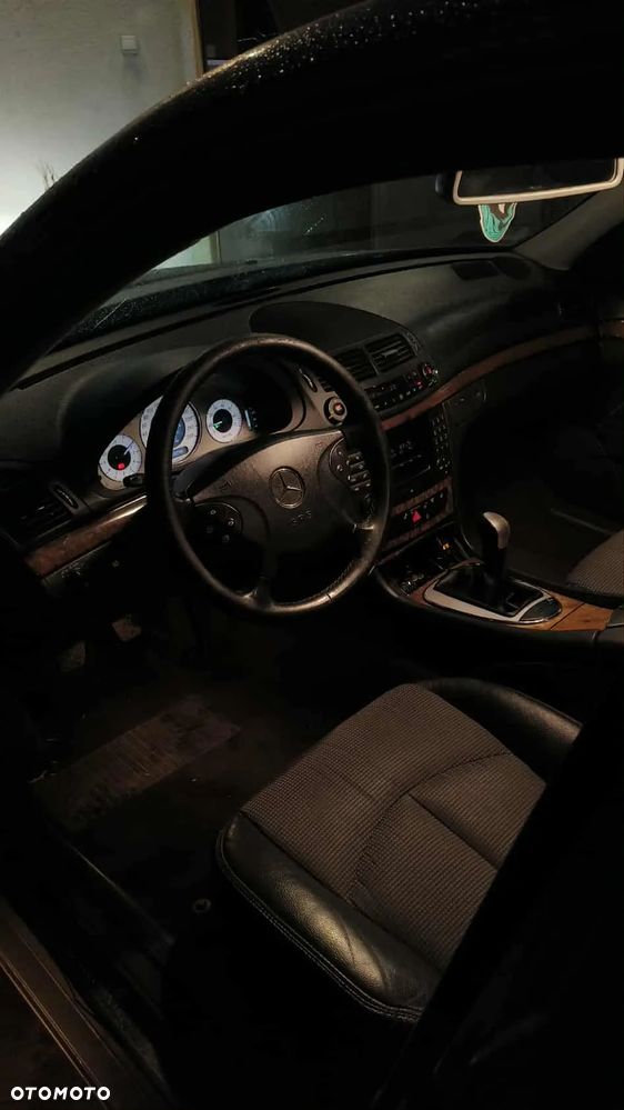 Mercedes-Benz Klasa E 200 Kompressor T Avantgarde - 19