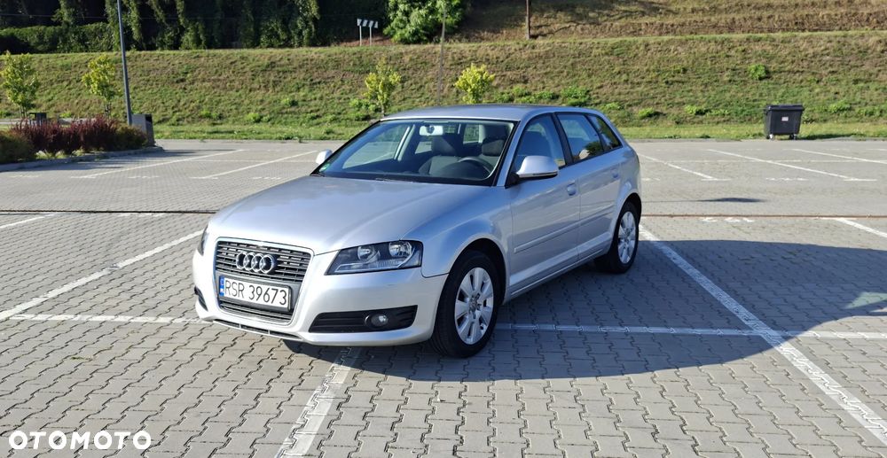 Audi A3 Sportback 1.6 TDI DPF Ambiente - 2