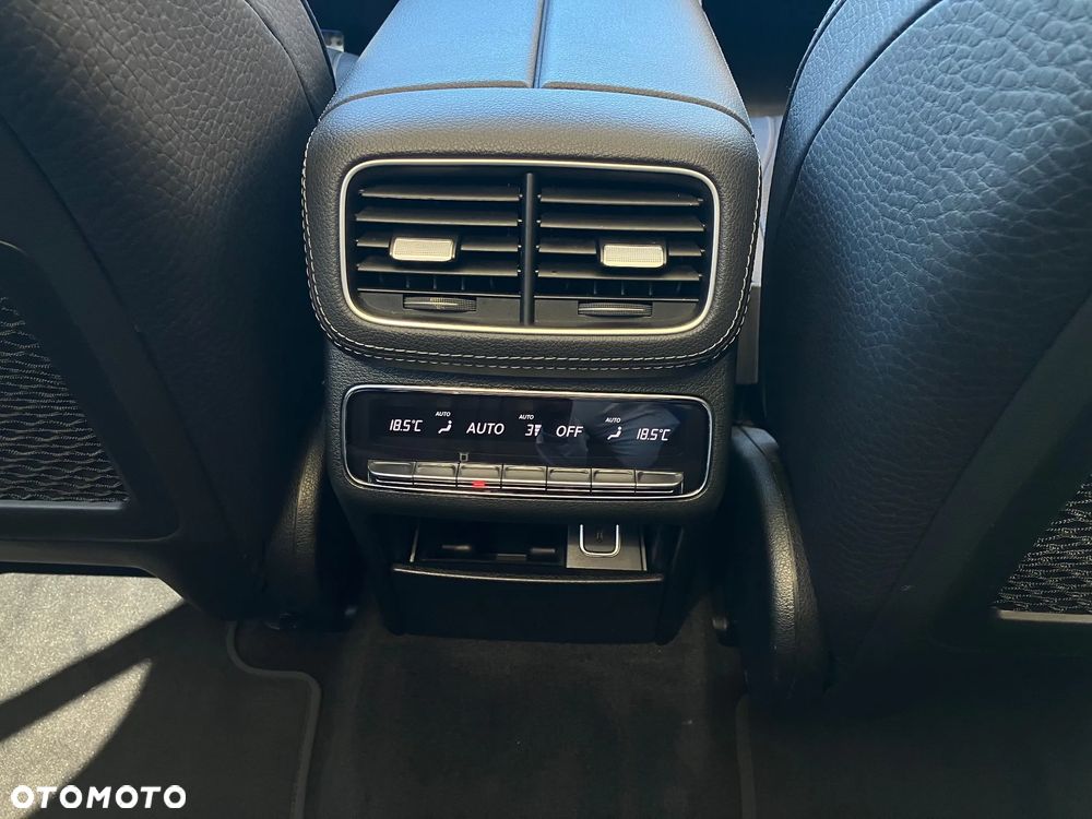 Mercedes-Benz GLS - 22
