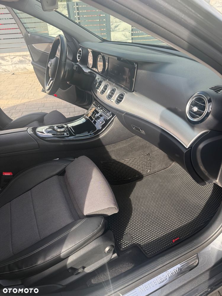 Mercedes-Benz Klasa E 220 d 4-Matic 9G-TRONIC - 21