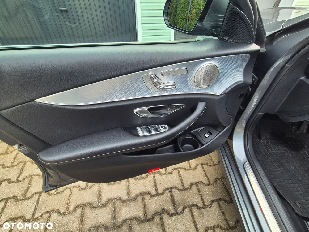 Mercedes-Benz Klasa E 200 4-Matic - 19