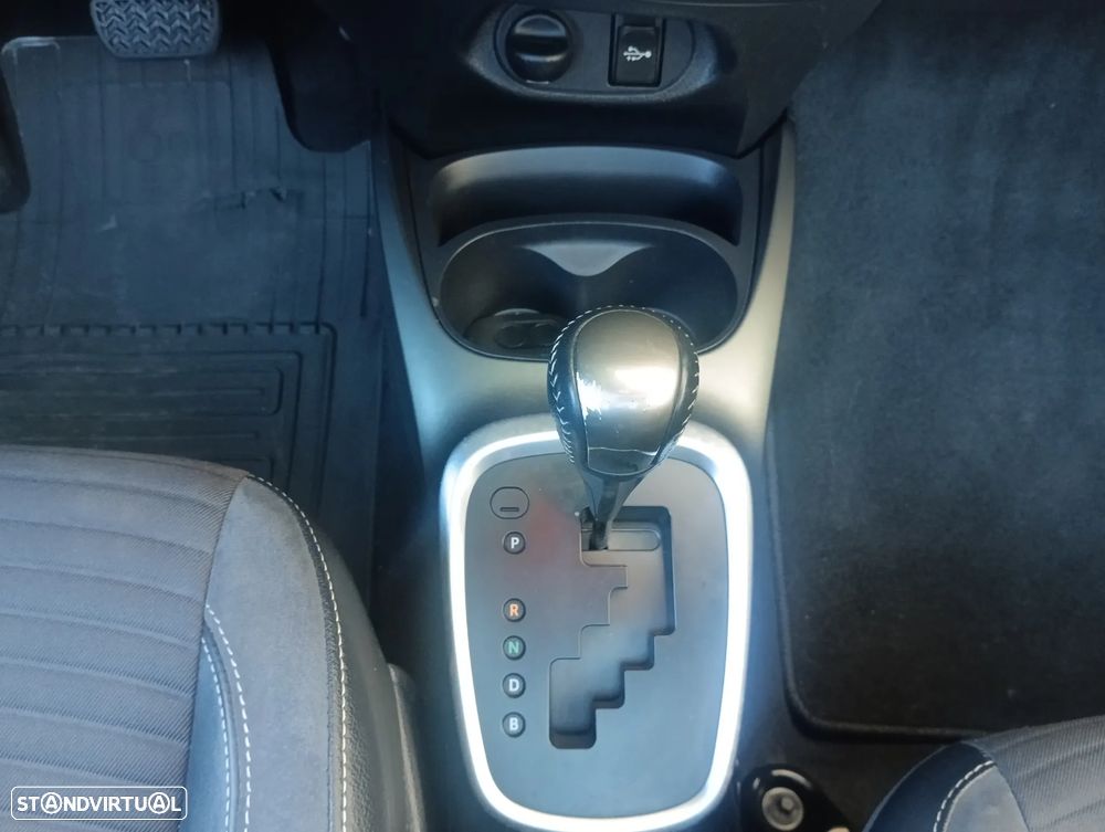 Toyota Yaris 1.5 HSD Comfort +P.Style+P.Techno - 17