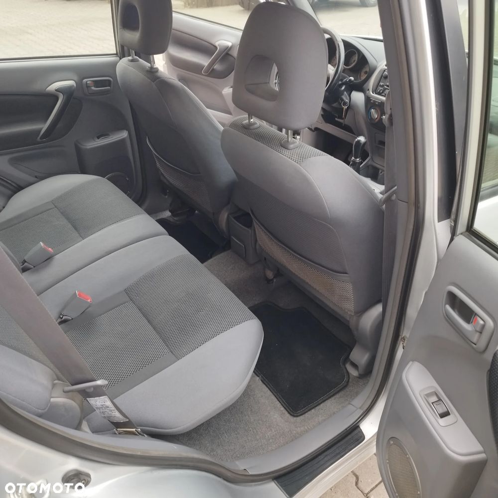 Toyota RAV4 - 9