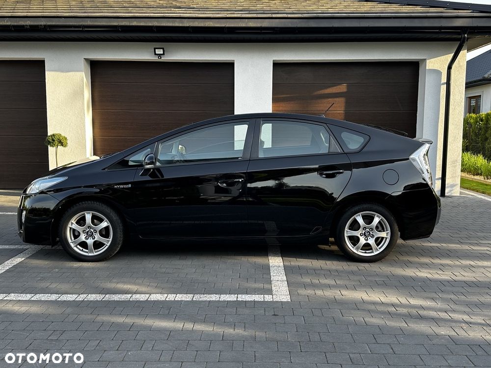 Toyota Prius (Hybrid) - 3