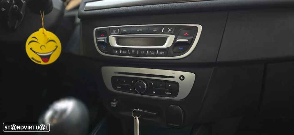 Renault Mégane ENERGY dCi 110 Start & Stop Paris Business - 14