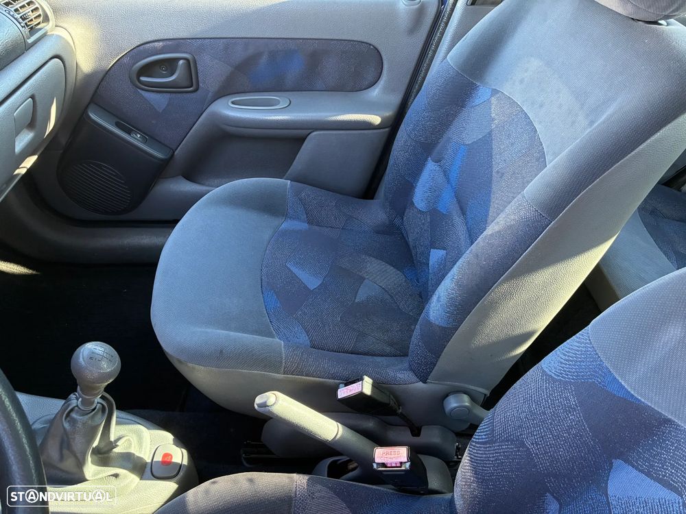 Renault Clio 1.2 RT - 11