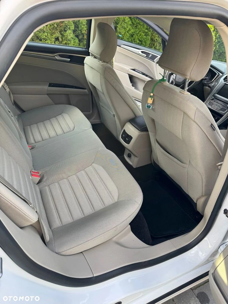 Ford Fusion - 16