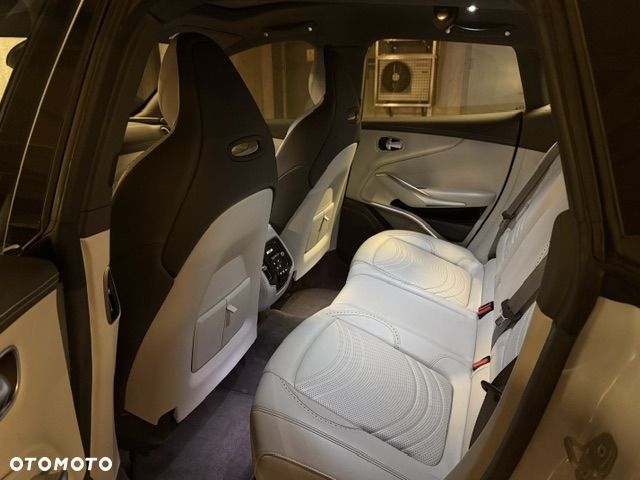 Aston Martin DBX - 20