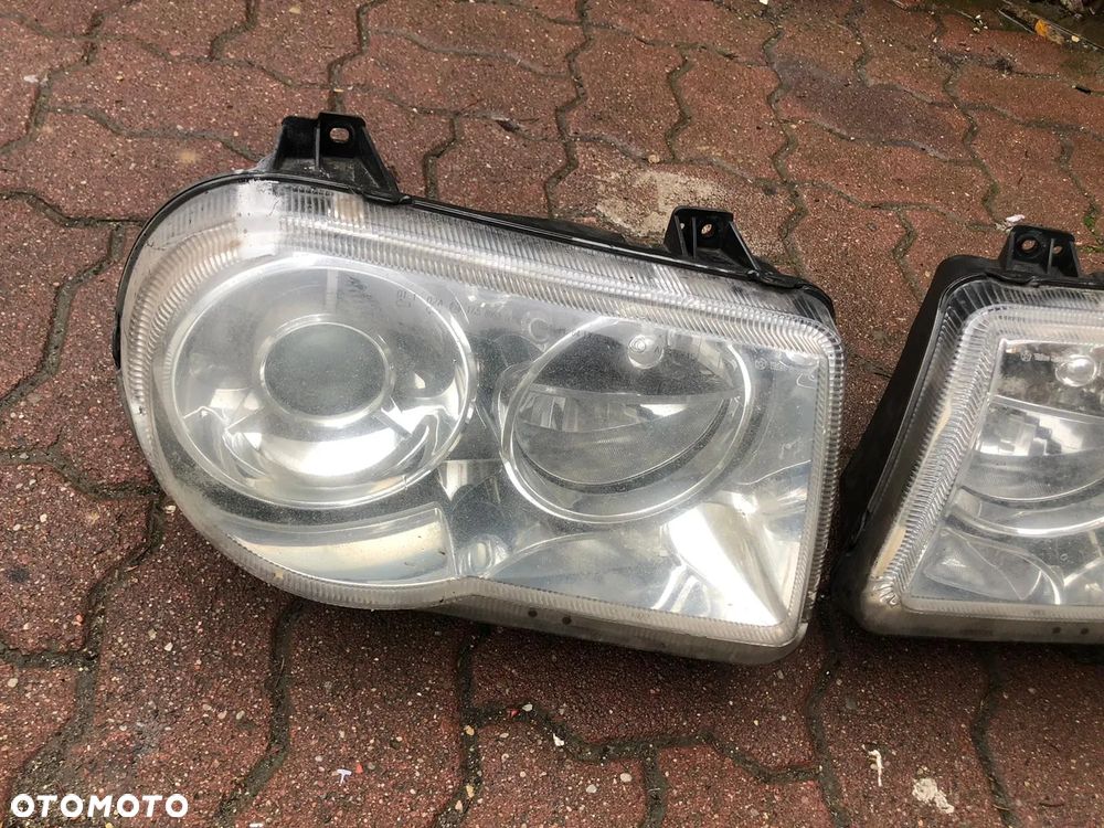 CHRYSLER 300 C 300C 04-10 LAMPA LAMPY XENON KSENON L+R KPL    CENA ZA 2 SZTUKI - 4