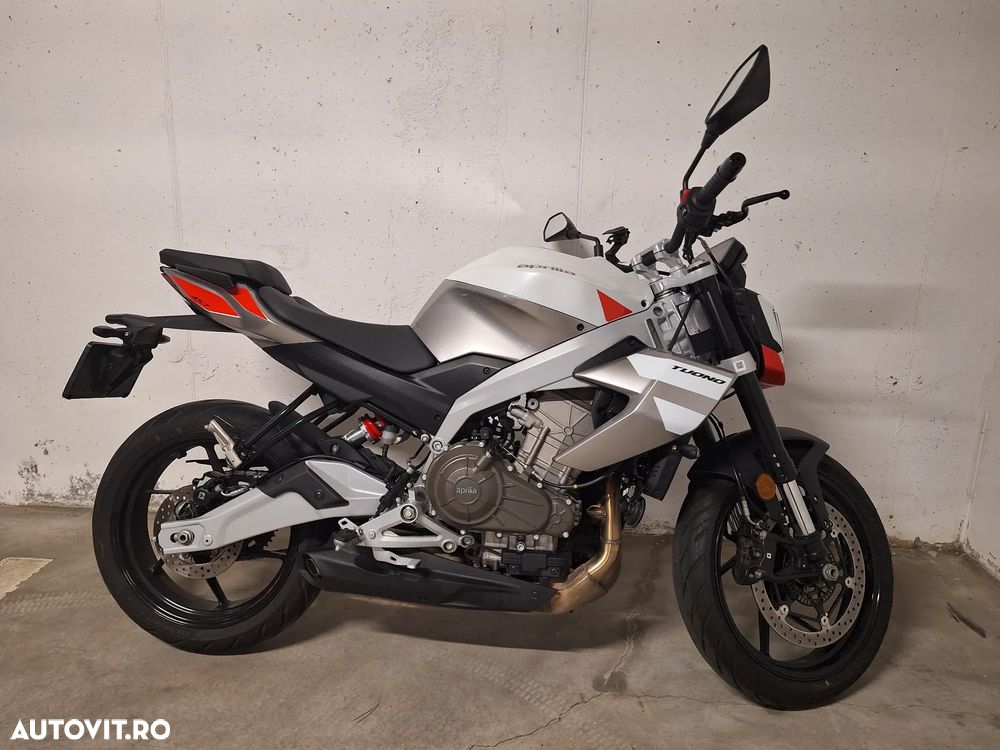 Aprilia Tuono - 1