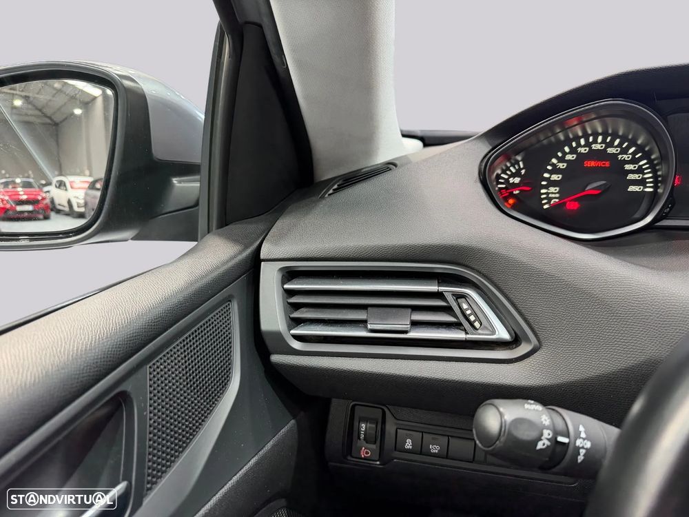 Peugeot 308 SW 1.2 PureTech Style - 12