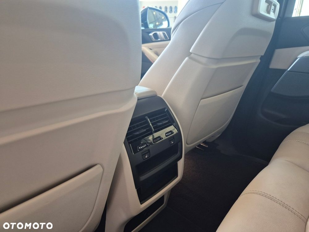 BMW X5 xDrive40d mHEV - 23