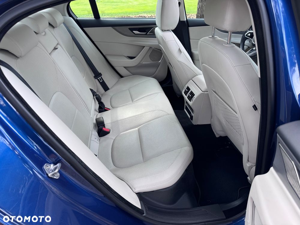 Jaguar XE 2.0 P250 SE - 19