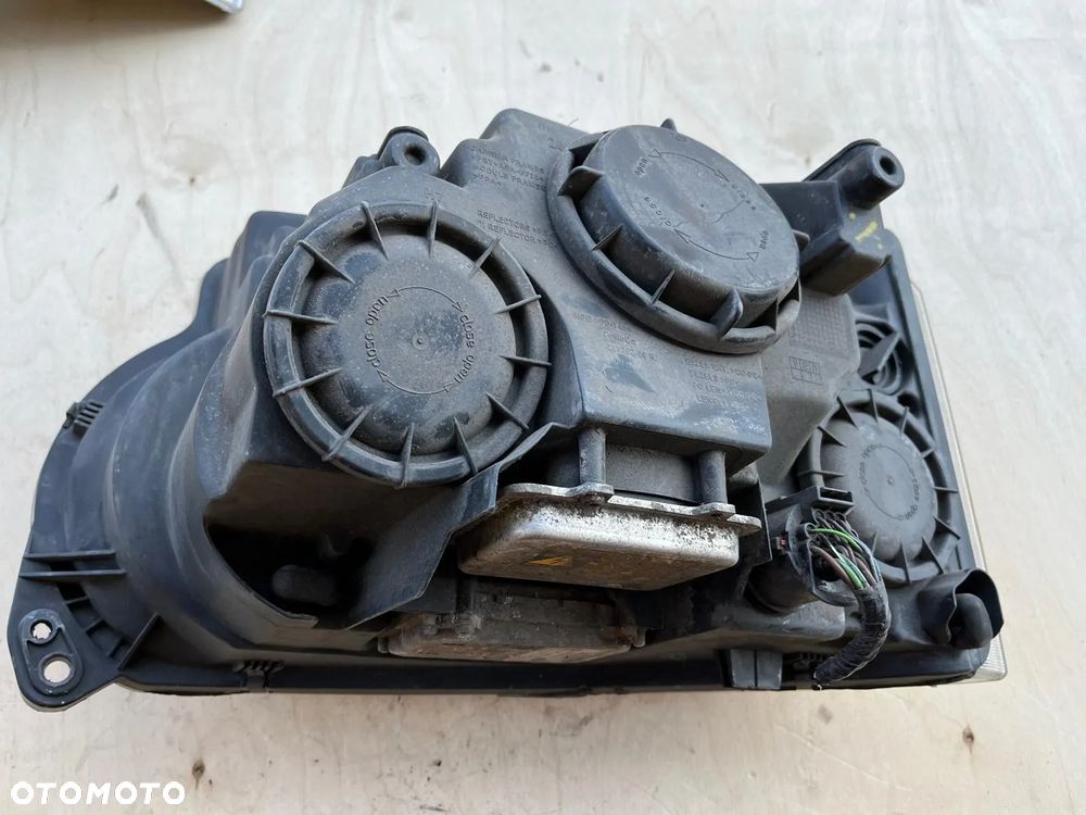Lampa przednia przód prawa Xenon XBC501382 RHD Range Rover L322 LM Vogue Lift 2005-09 - 6