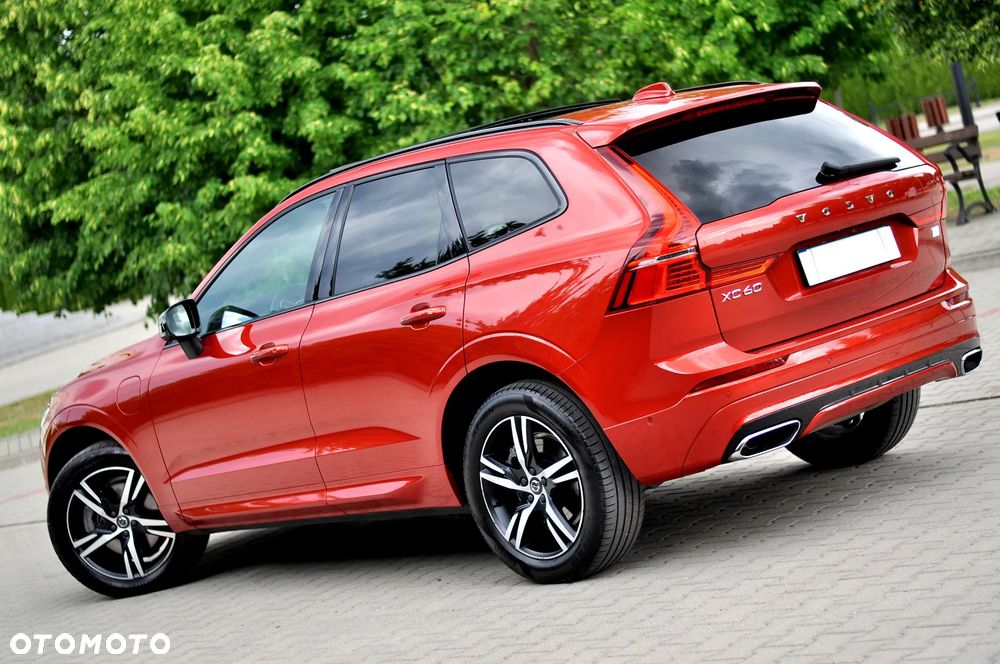 Volvo XC 60 T6 AWD Plug-In Hybrid R-Design - 4
