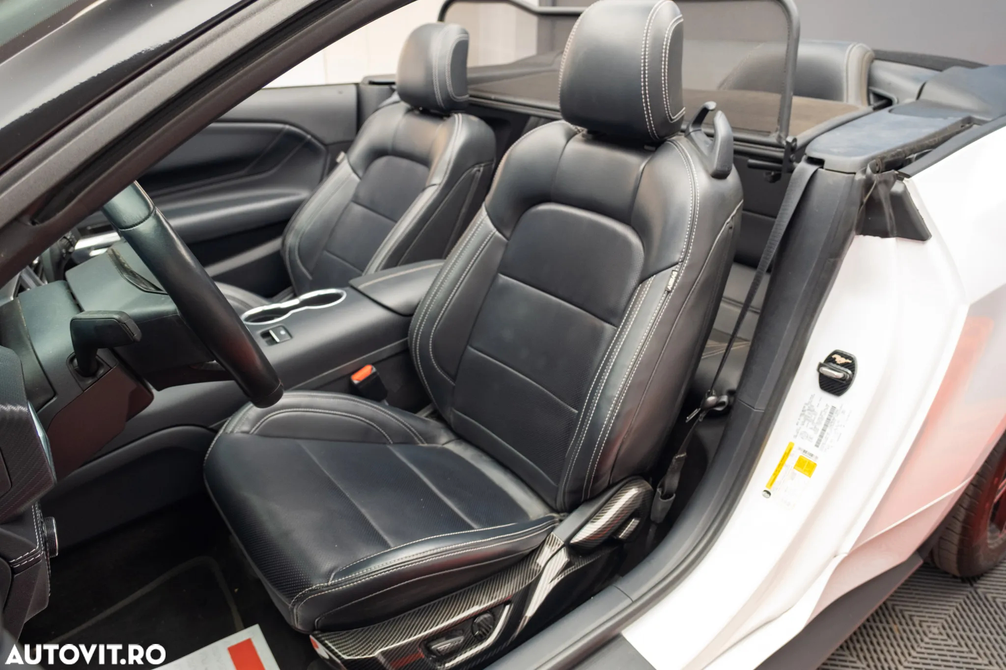 Ford Mustang Cabrio 2.3 Eco Boost - 28