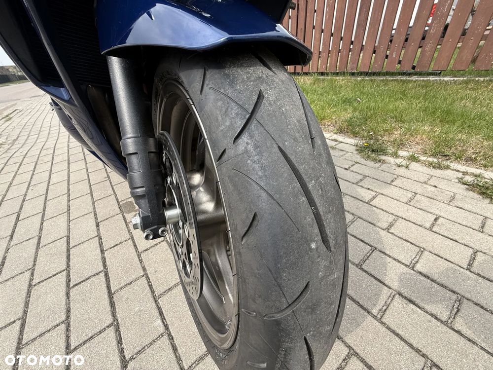 Suzuki GSX - 16