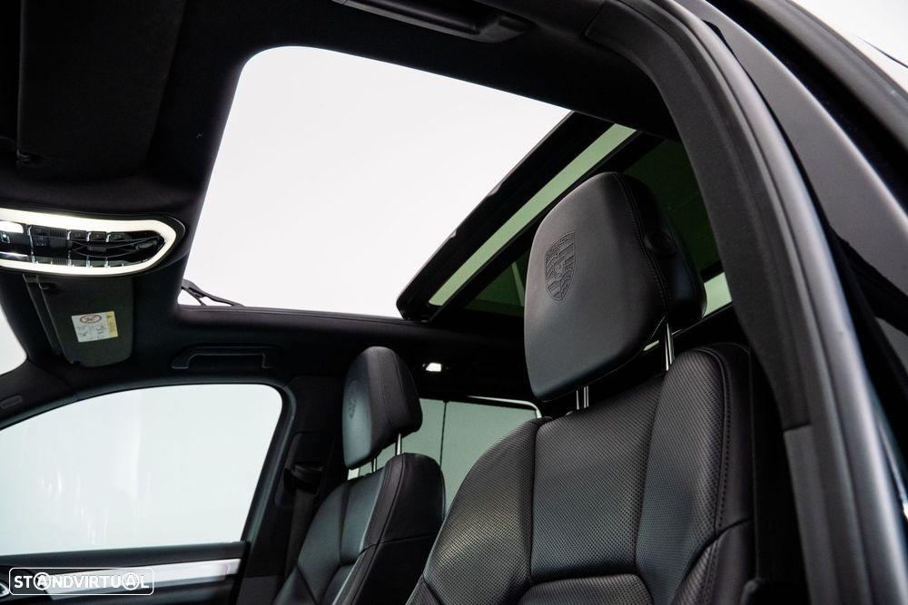 Porsche Cayenne Platinum Edition - 36