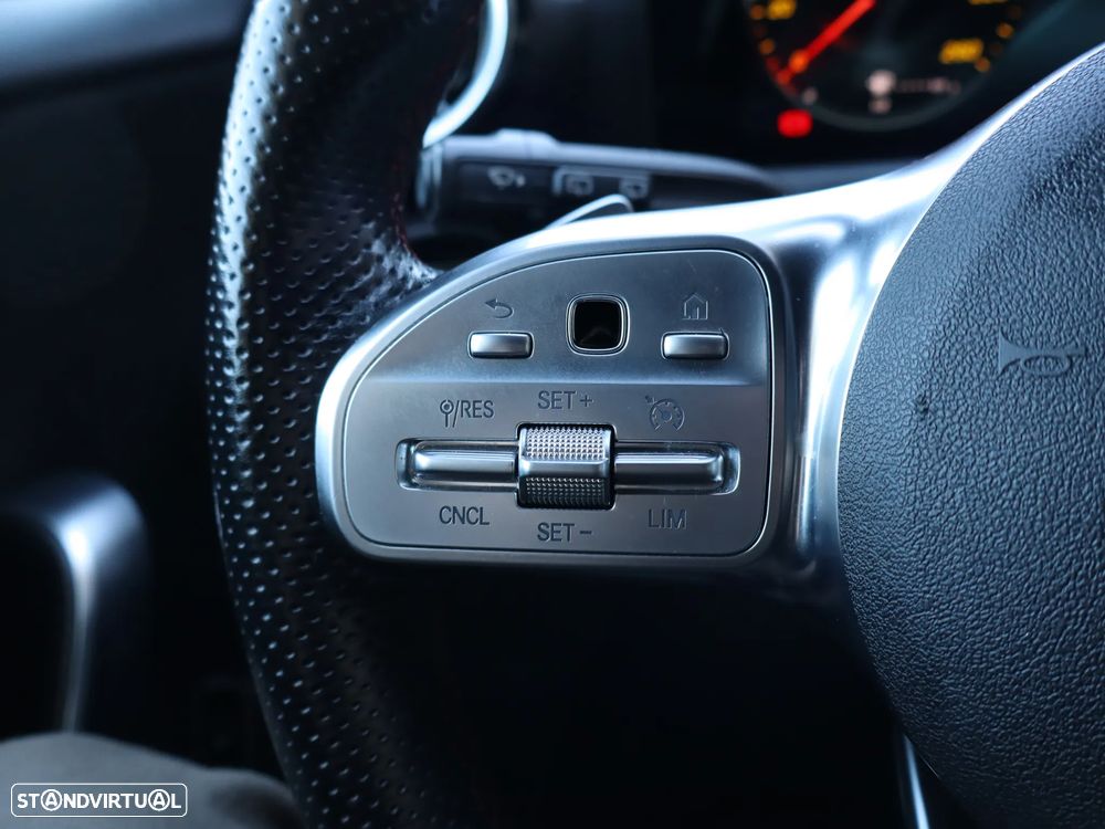 Mercedes-Benz A 250 e AMG Line - 14