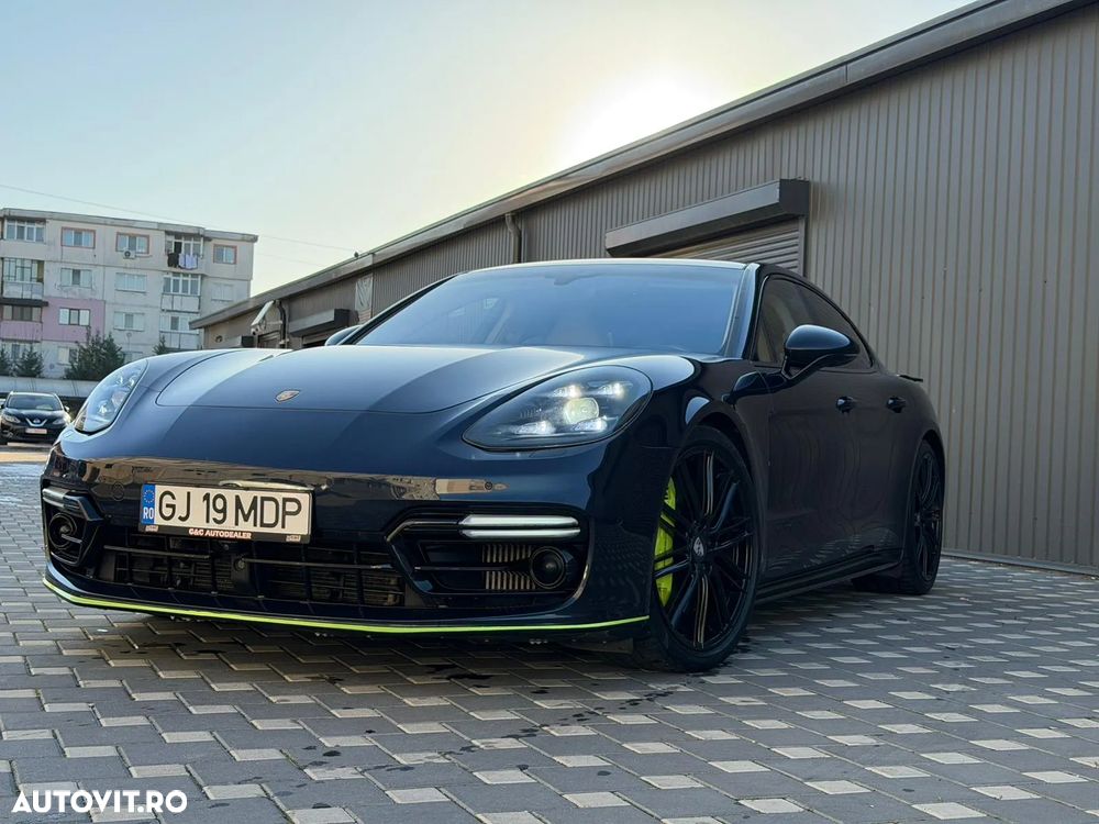 Porsche Panamera Turbo Sport Turismo - 3