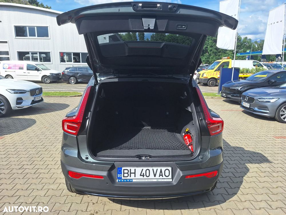 Volvo XC 40 B3 AT FWD MHEV Plus Dark - 36