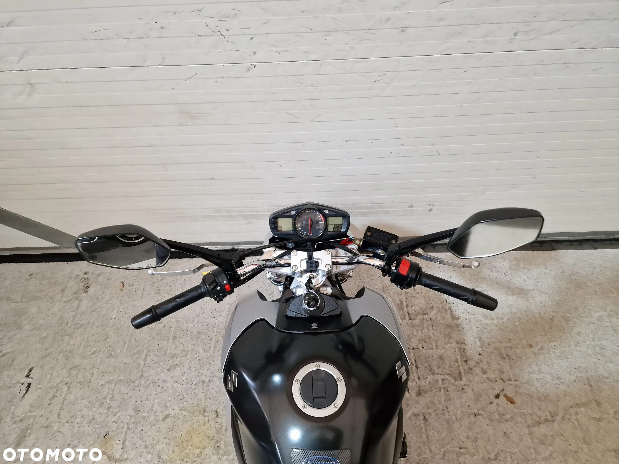 Suzuki GSR - 31