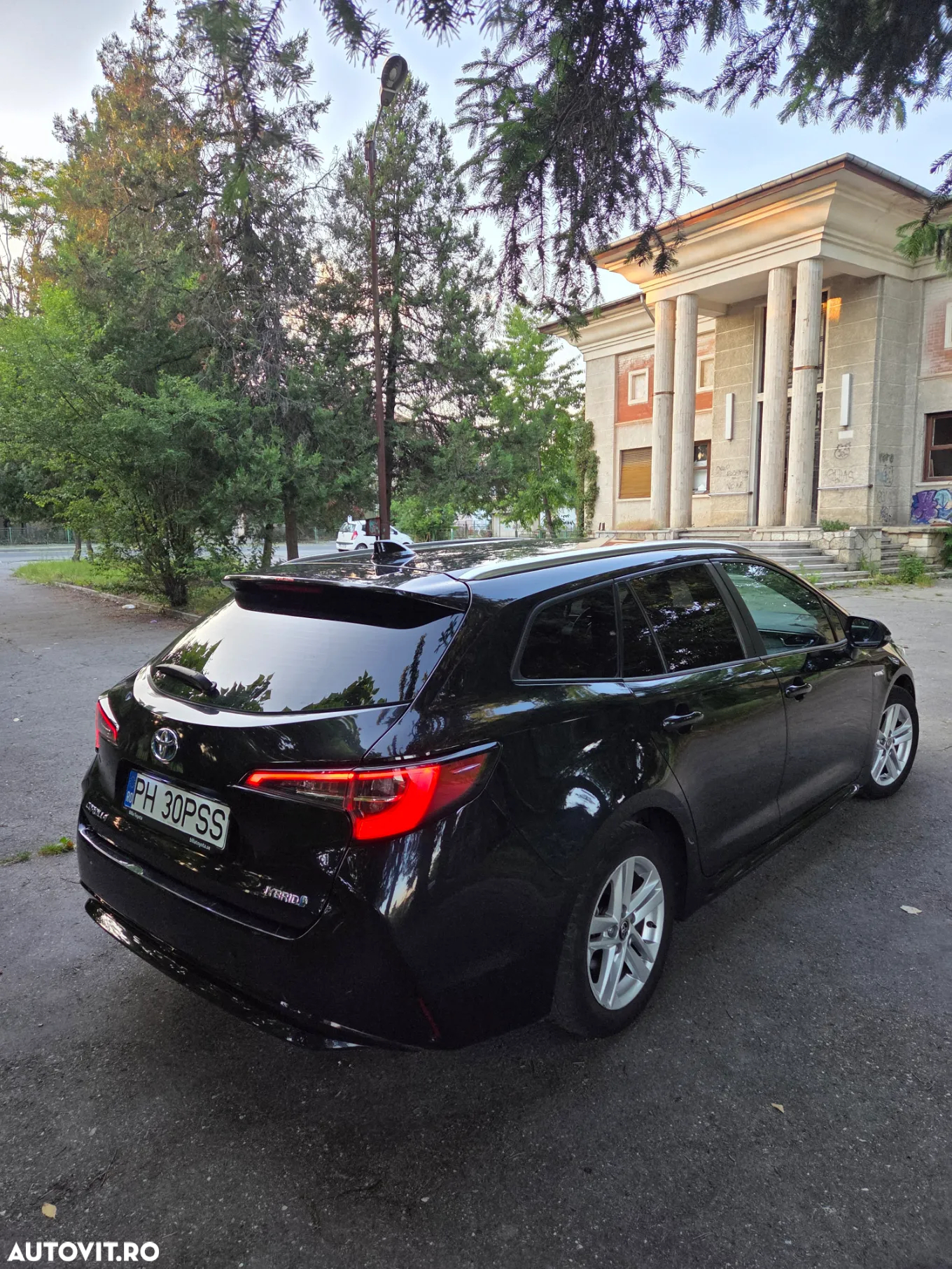 Toyota Corolla 1.8 HSD Business - 11